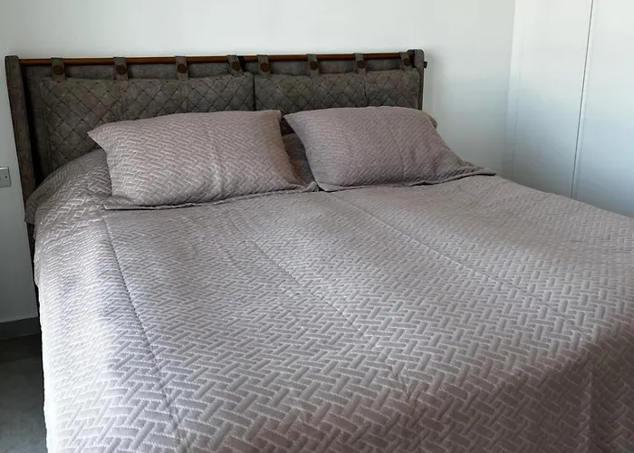 Retreat, Block A1, Unit 6 *